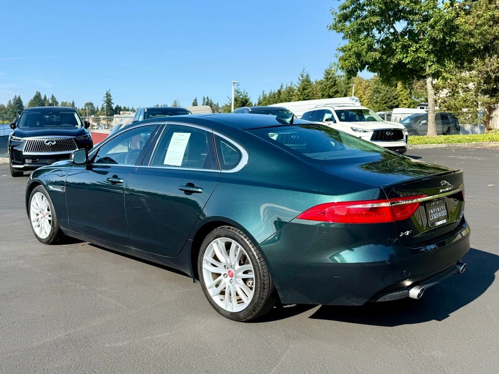 2017 Jaguar XF 35t Prestige photo 3