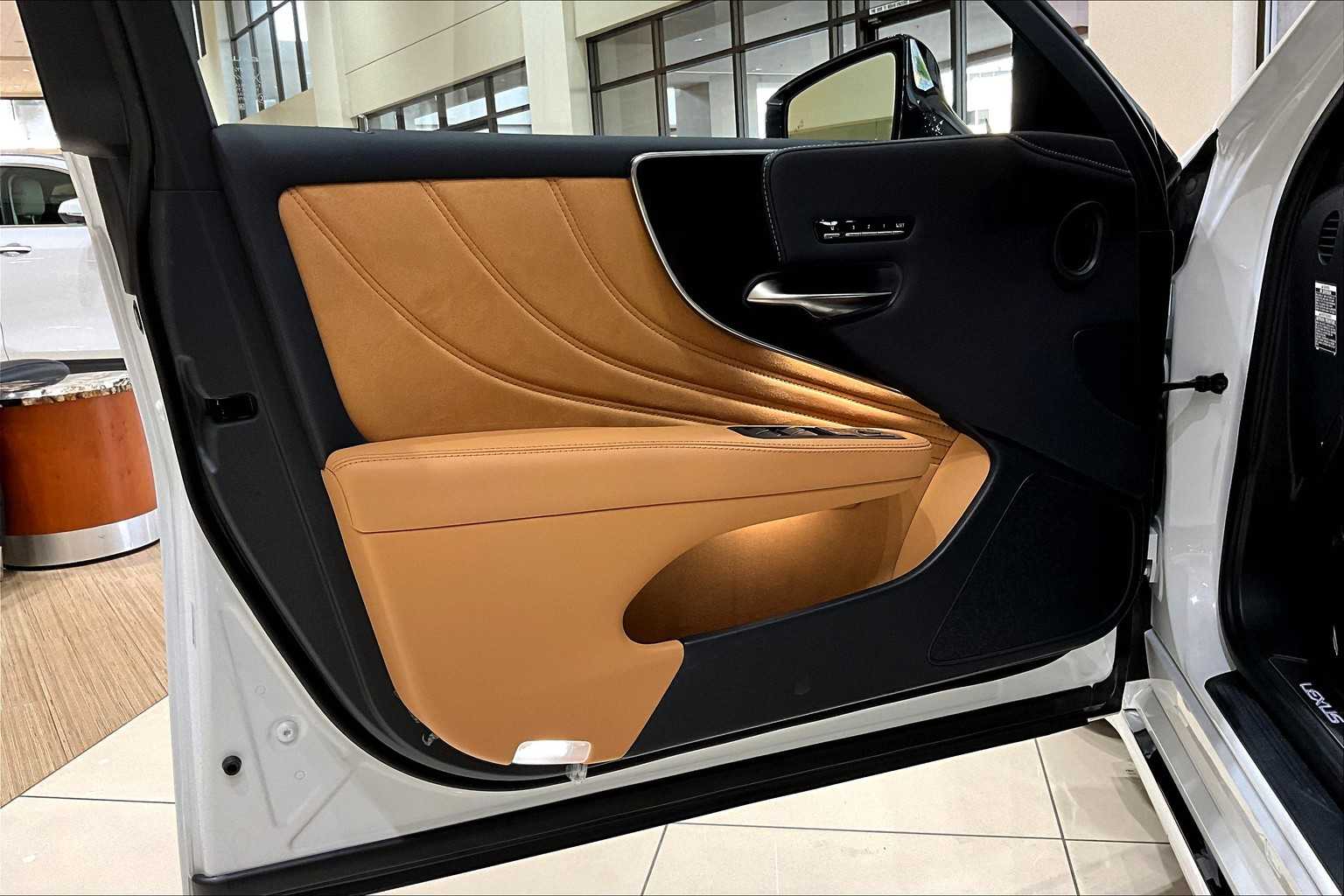 2025 Lexus LS 500 photo 15