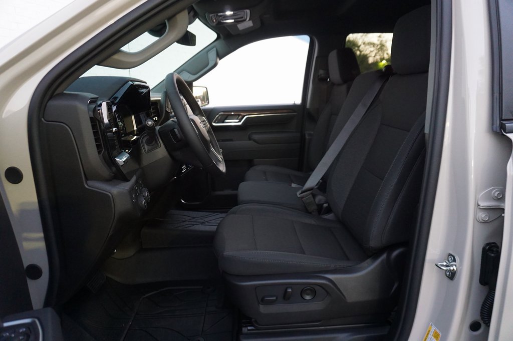 2026 Chevrolet Silverado 1500 RST photo 9