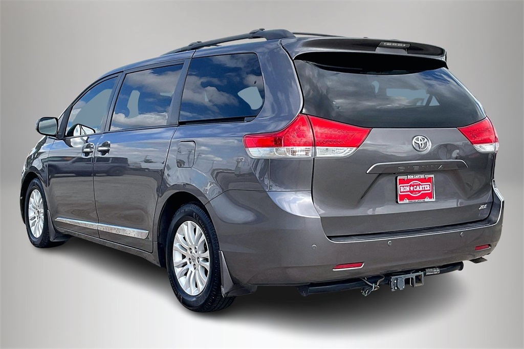 2014 Toyota Sienna L photo 4