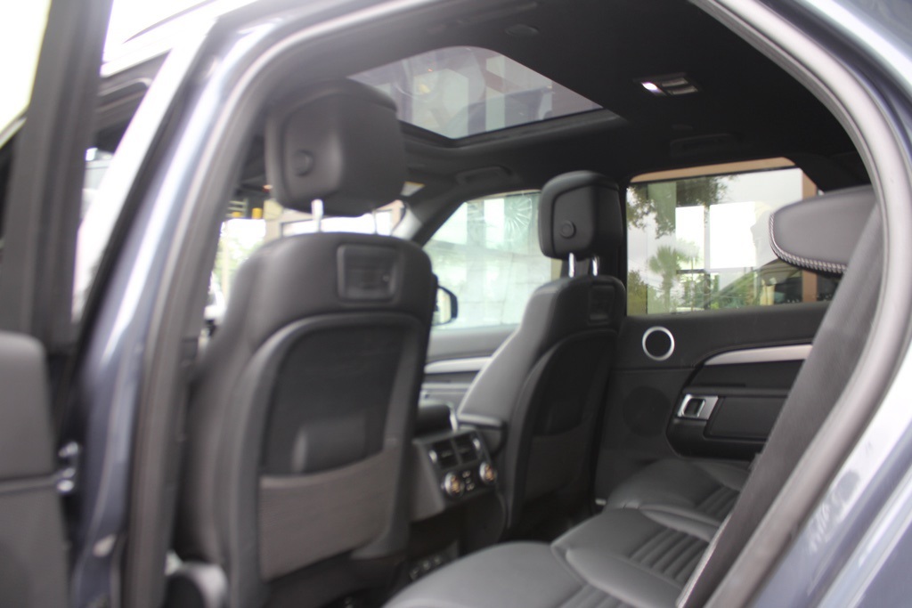 2024 Land Rover Discovery P360 Dynamic SE photo 22