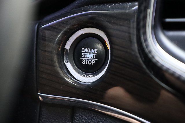 2017 Jeep Grand Cherokee Overland photo 3