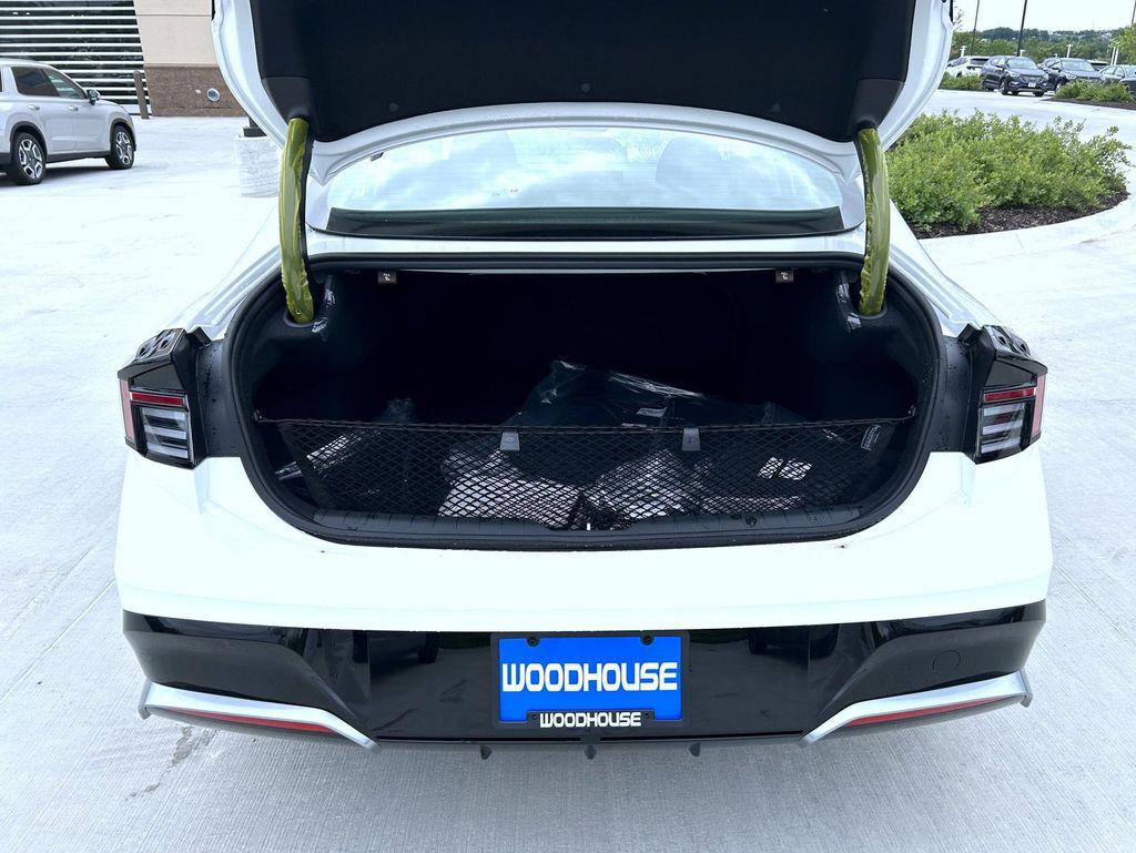 2025 Hyundai Sonata Hybrid SEL photo 9