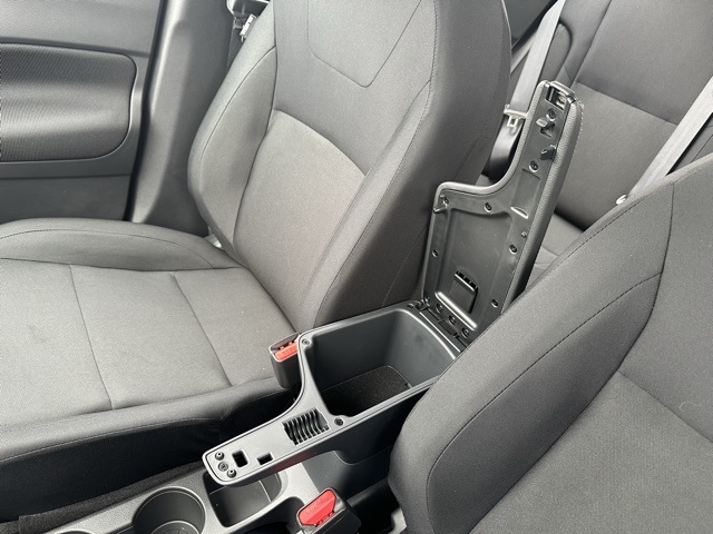 2025 Nissan Kicks Play S photo 19