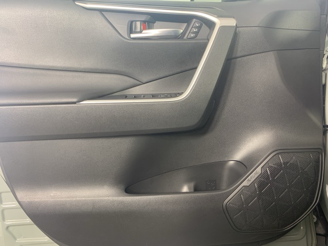 2020 Toyota RAV4 XLE Premium photo 21