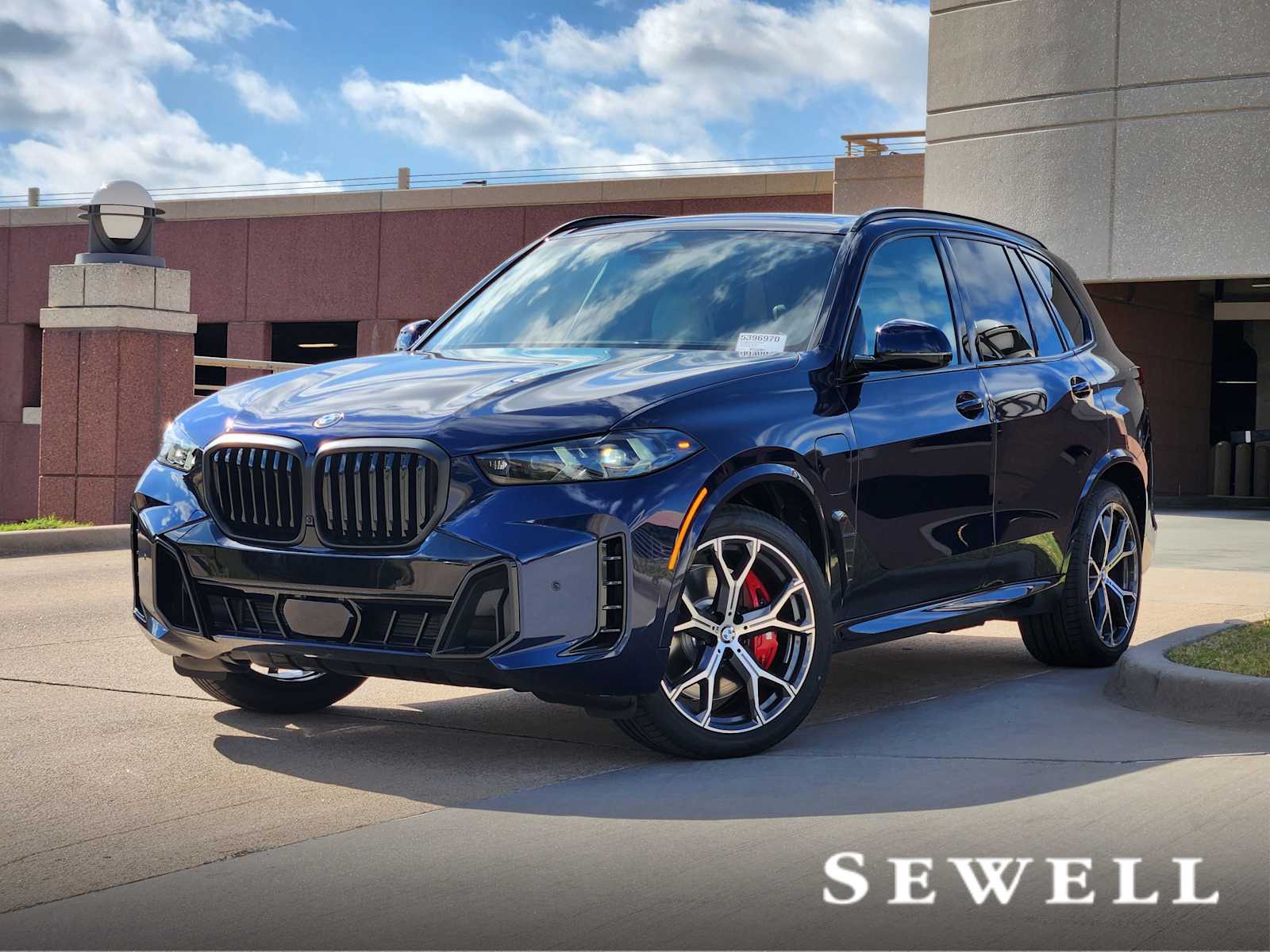 2026 BMW X5 50e's photo