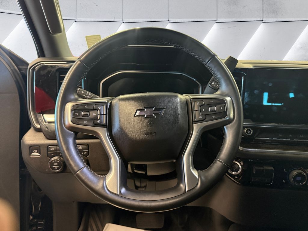 2023 Chevrolet Silverado 1500 RST photo 8