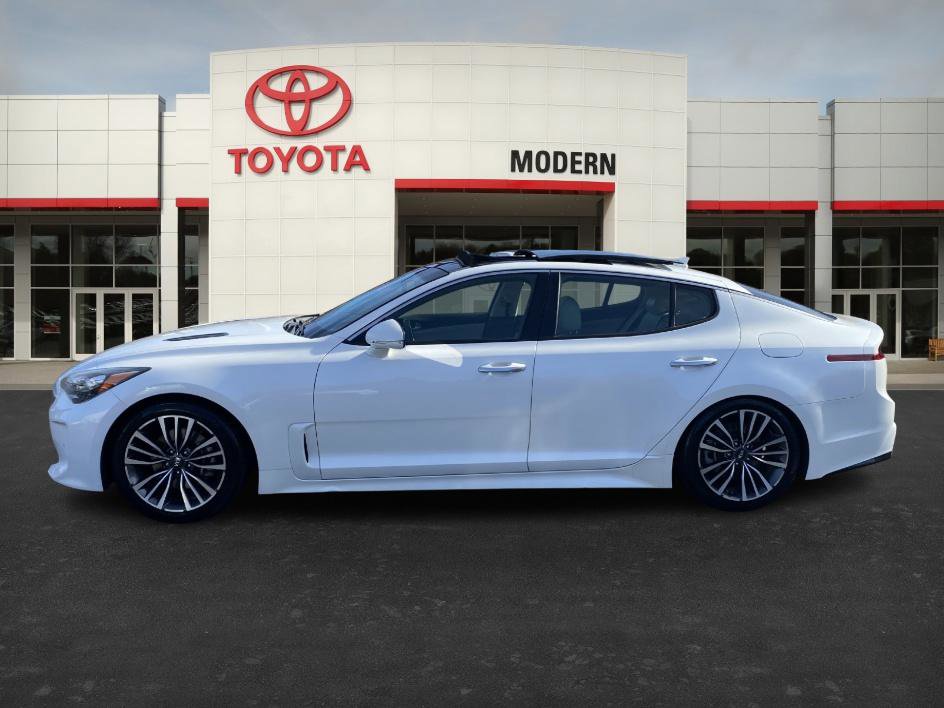 2018 Kia Stinger Premium photo 2