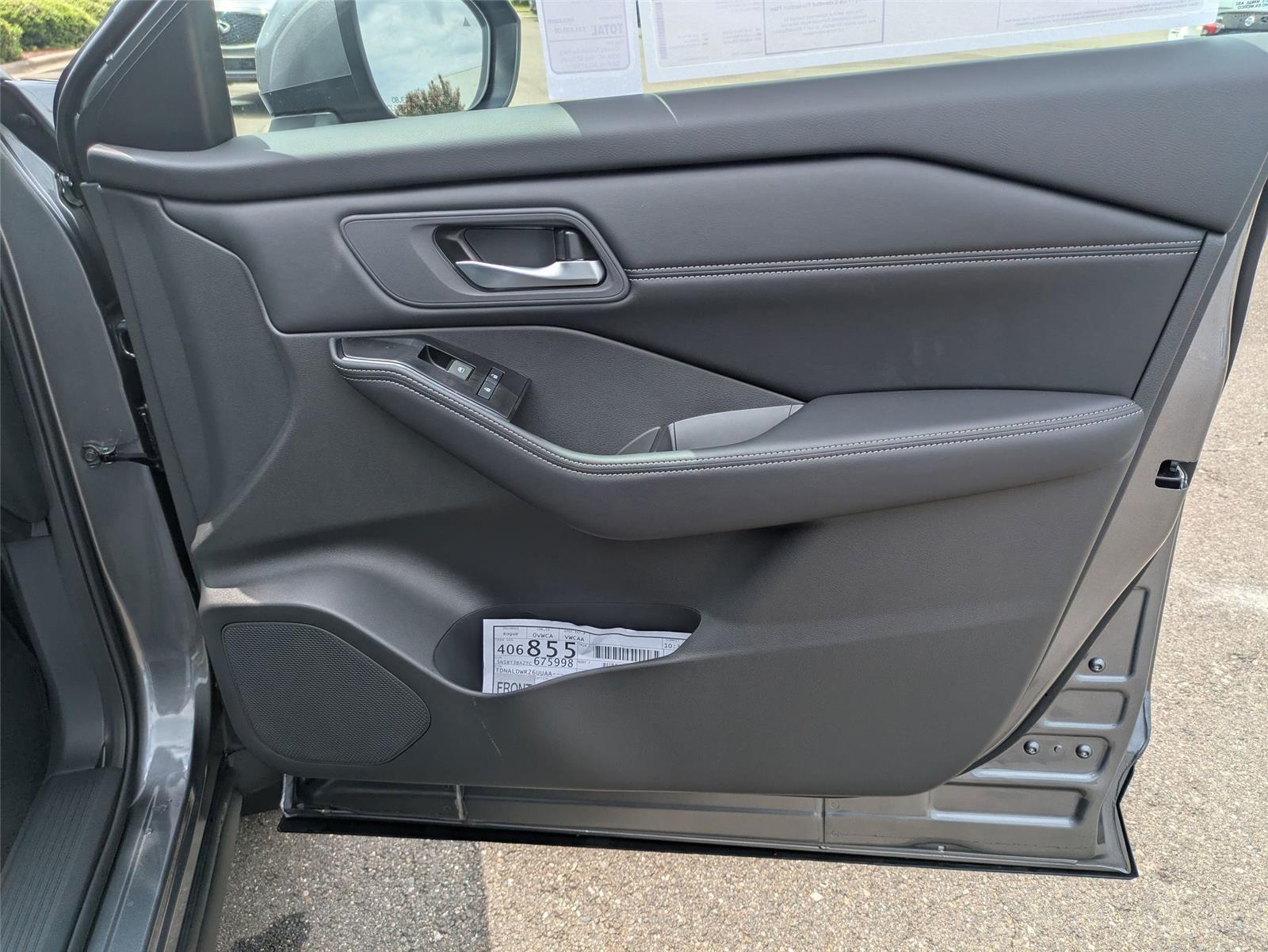 2026 Nissan Rogue SV photo 28