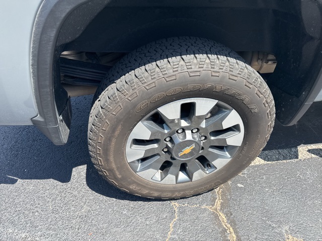 2024 Chevrolet Silverado 2500HD Custom photo 7