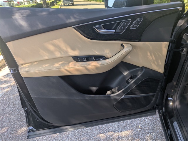 2022 Audi Q7 55 Premium Plus photo 22