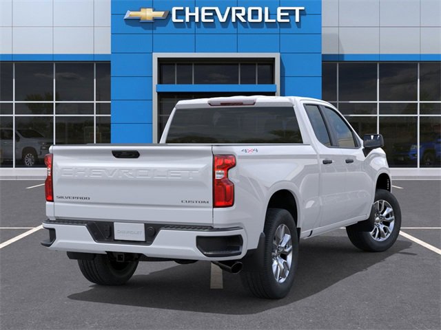 2025 Chevrolet Silverado 1500 Custom photo 3