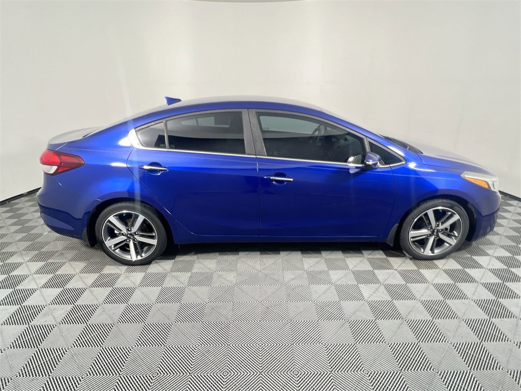2017 Kia Forte EX photo 2