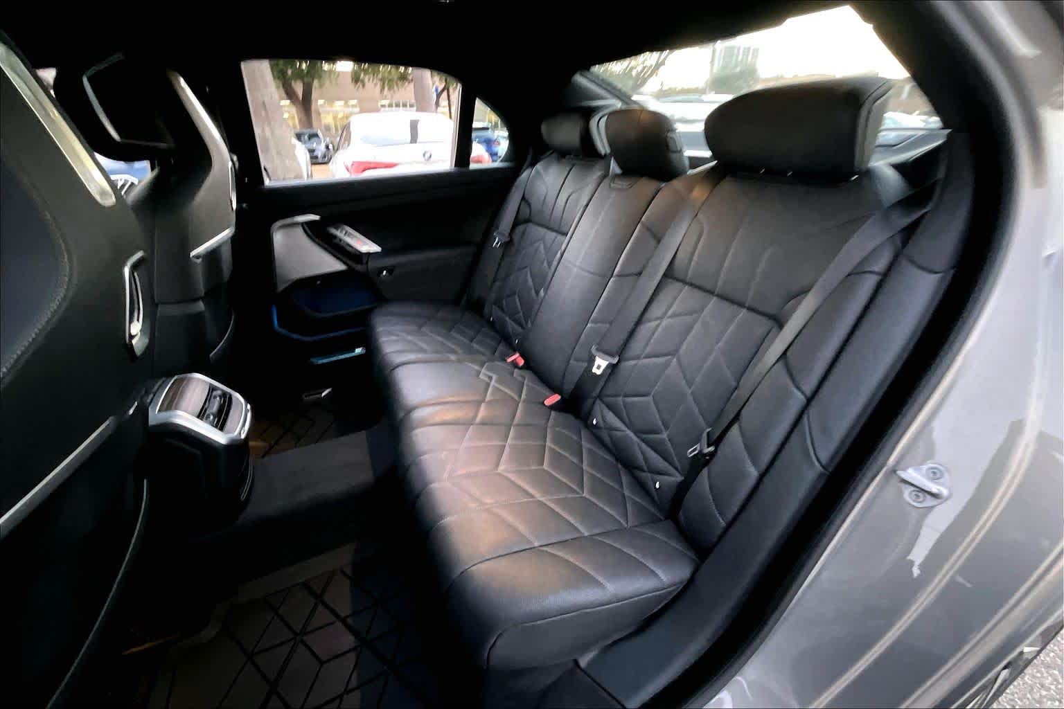 2025 BMW i7 60 - Photo 18
