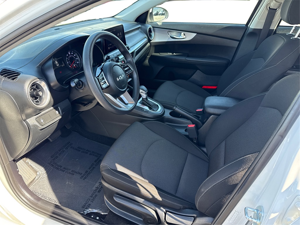 2023 Kia Forte LXS photo 9