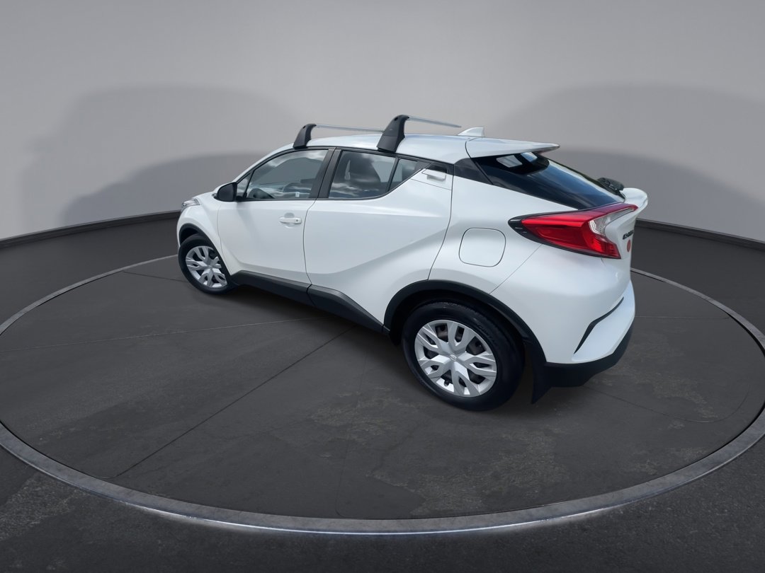 2021 Toyota C-HR LE photo 6