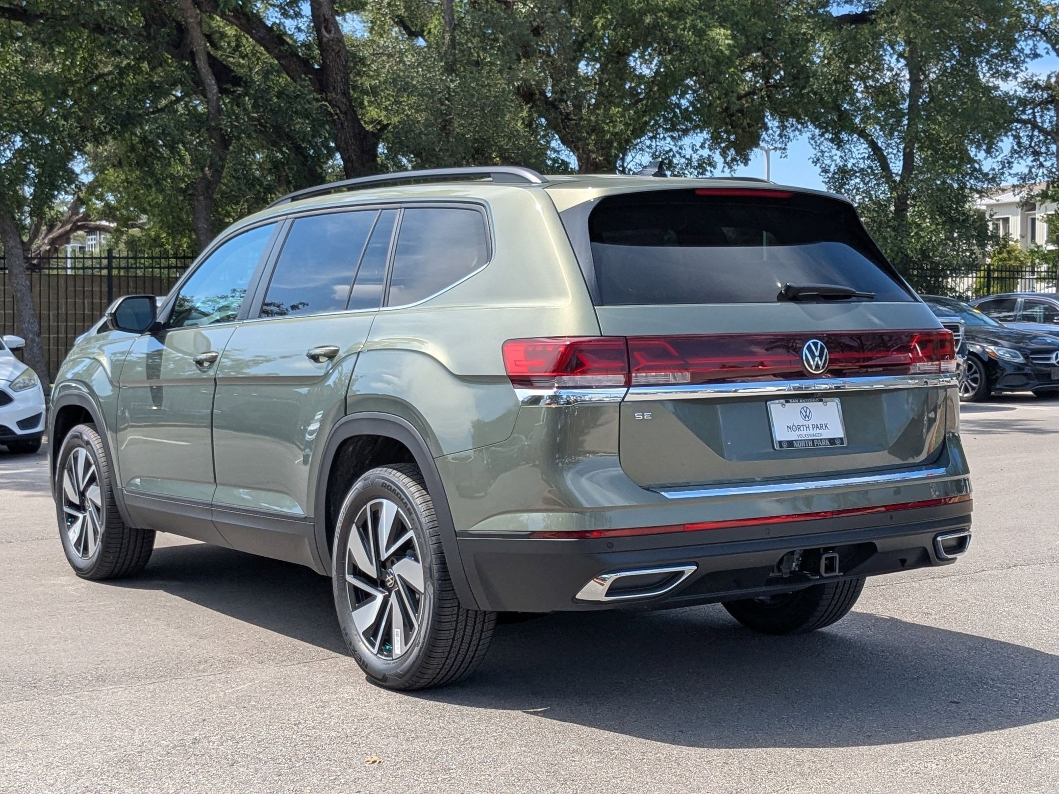 2026 Volkswagen Atlas SE Technology photo 2
