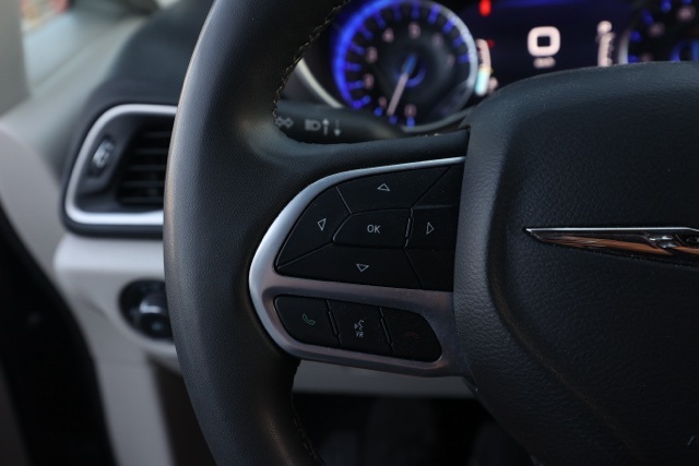 2023 Chrysler Pacifica Touring L photo 23
