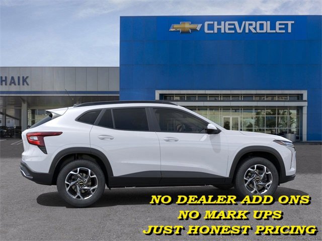 2025 Chevrolet Trax LT photo 4