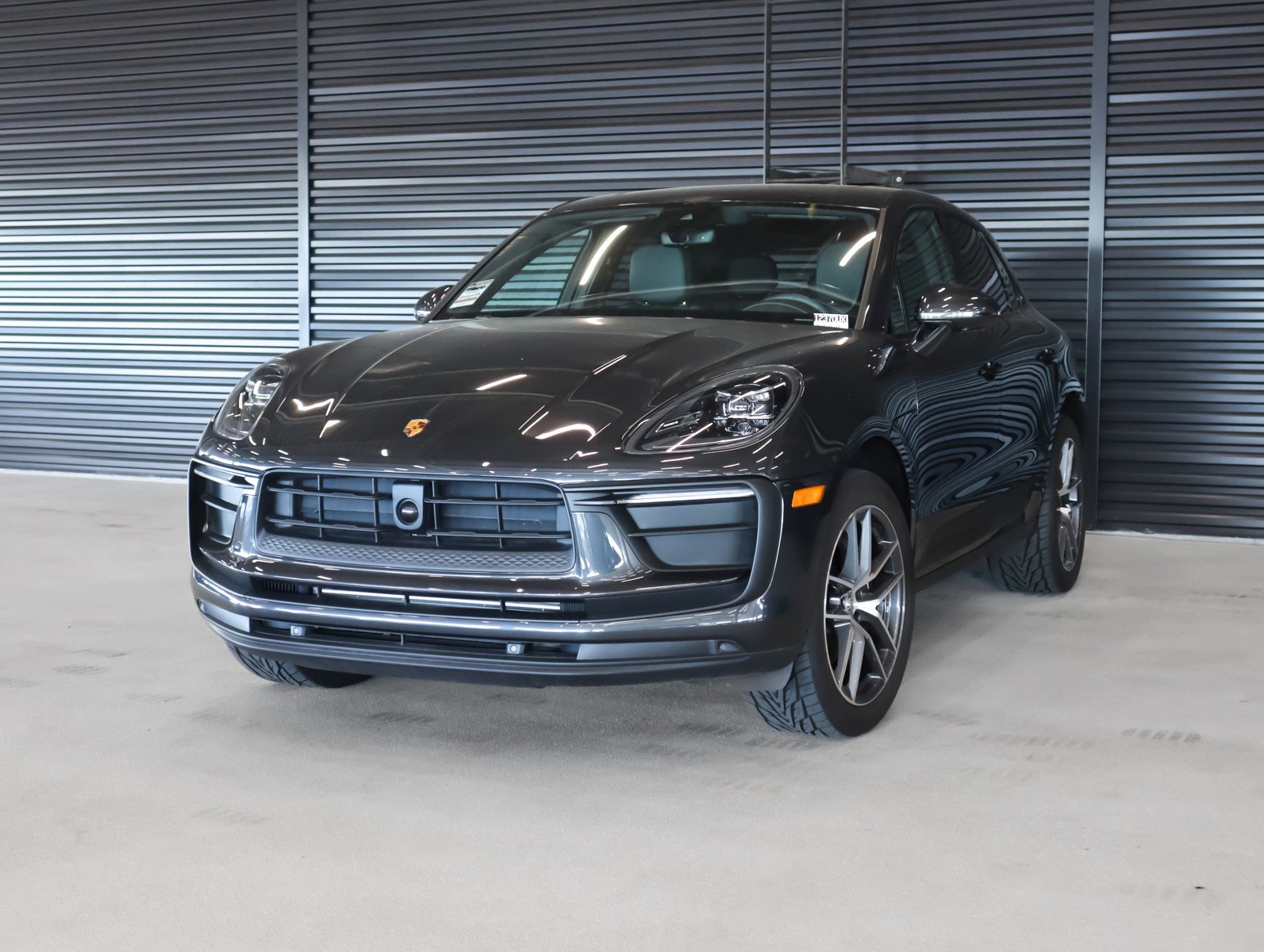 2023 Porsche Macan Base