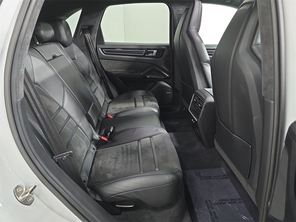 2021 Porsche Cayenne GTS photo 22
