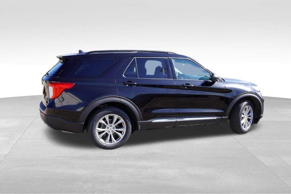 2023 Ford Explorer XLT photo 2