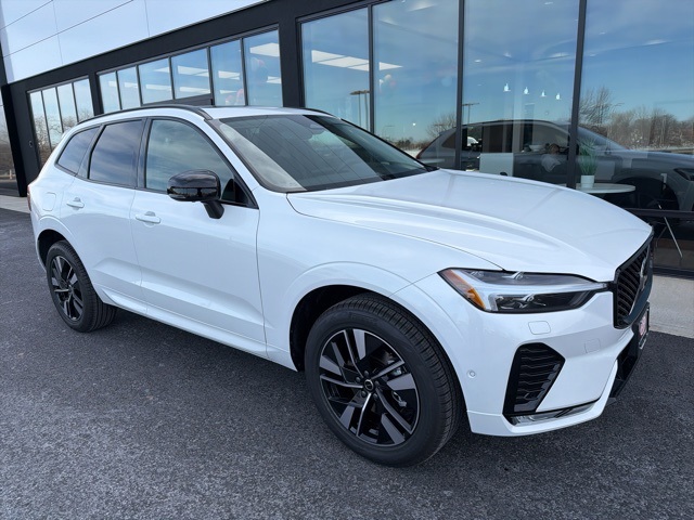 2026 Volvo XC60 Plus's photo