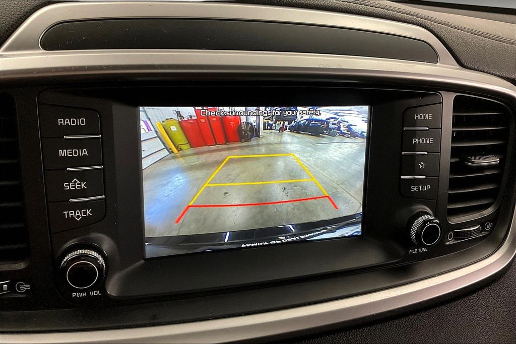 2020 Kia Sorento S photo 20
