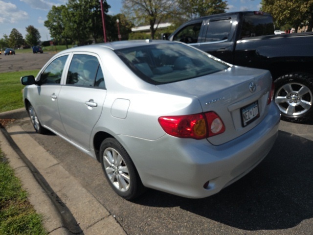 2009 Toyota Corolla LE photo 4