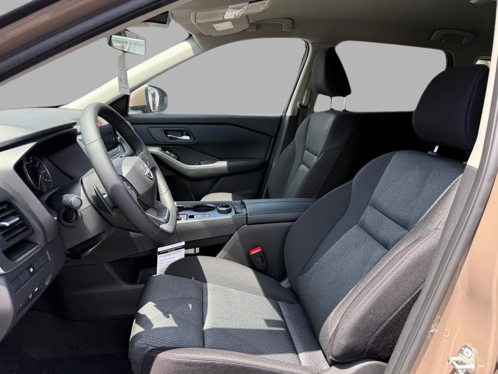 2025 Nissan Rogue SV photo 16