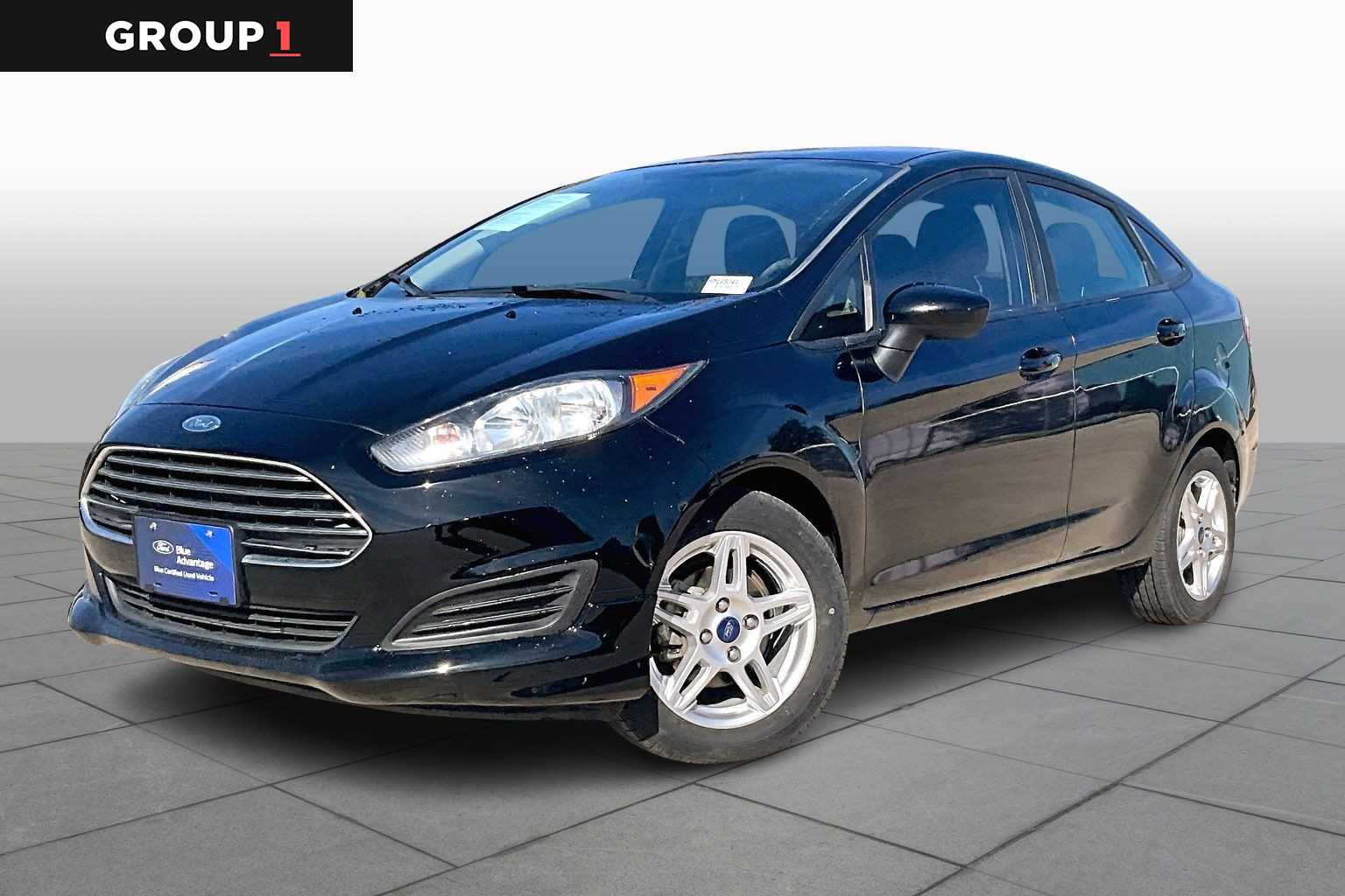 2017 Ford Fiesta SE's photo