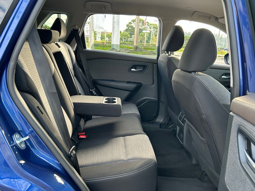 2023 Nissan Rogue SV photo 28
