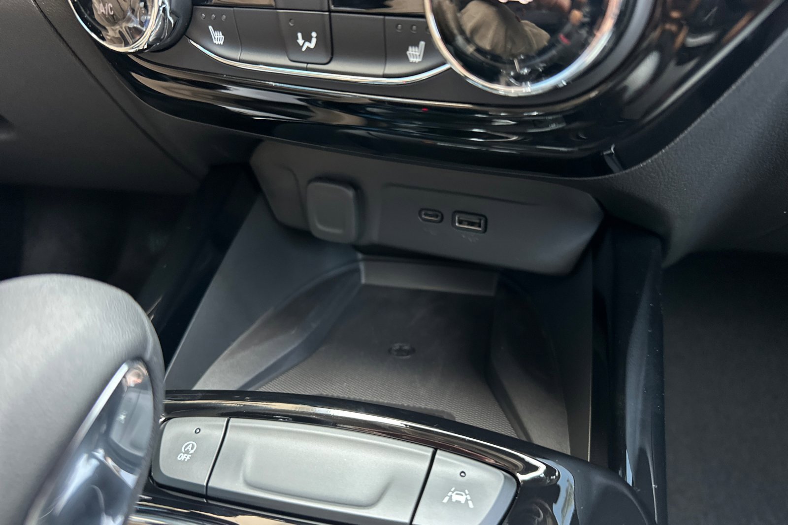 2025 Chevrolet Trax LT photo 22