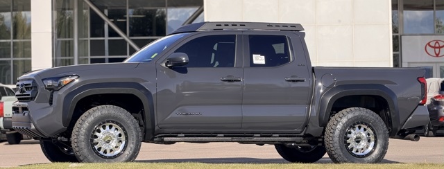 2025 Toyota Tacoma SR5's photo