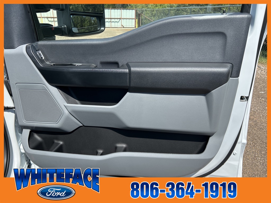 2025 Ford F-350 photo 29