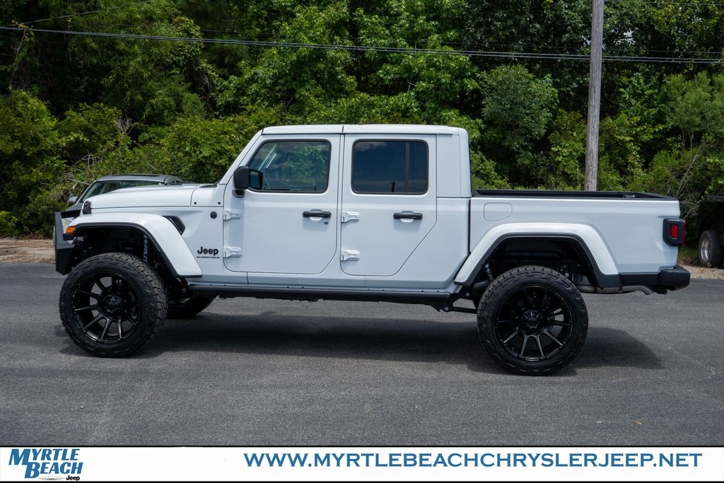 2025 Jeep Gladiator photo 3