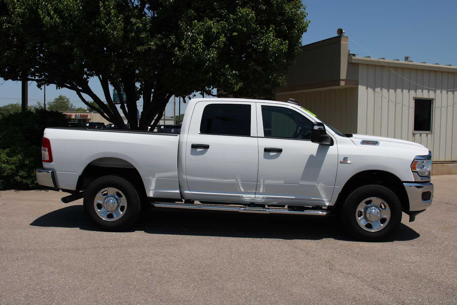 2024 Ram 2500 Tradesman photo 3