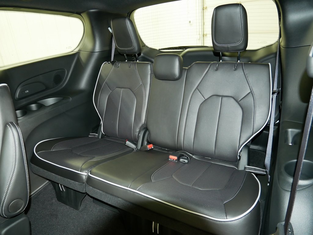 2026 Chrysler Pacifica Limited photo 10