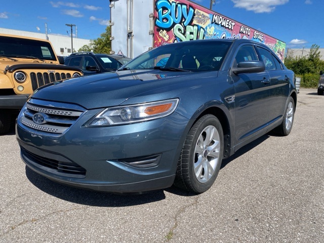2010 Ford Taurus SEL photo 3