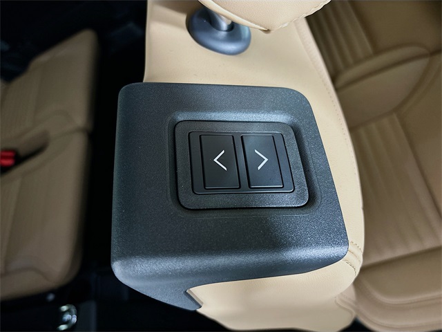 2025 Land Rover Discovery Metropolitan Edition photo 29