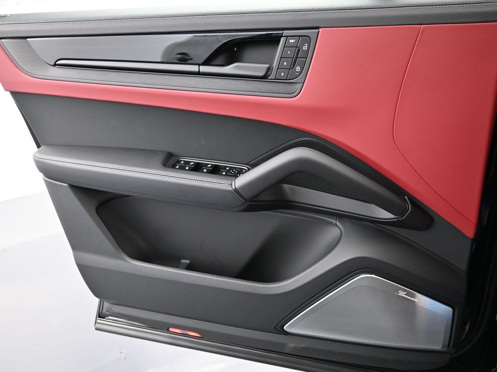 2026 Porsche Cayenne GTS Coupe photo 17