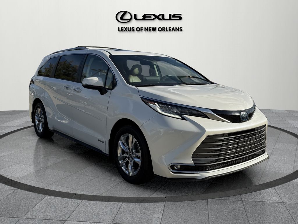 2021 Toyota Sienna Limited's photo