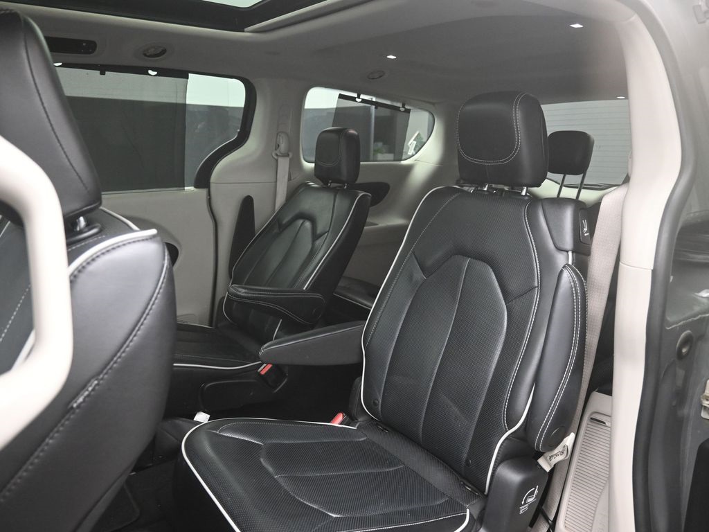 2022 Chrysler Pacifica Limited photo 23