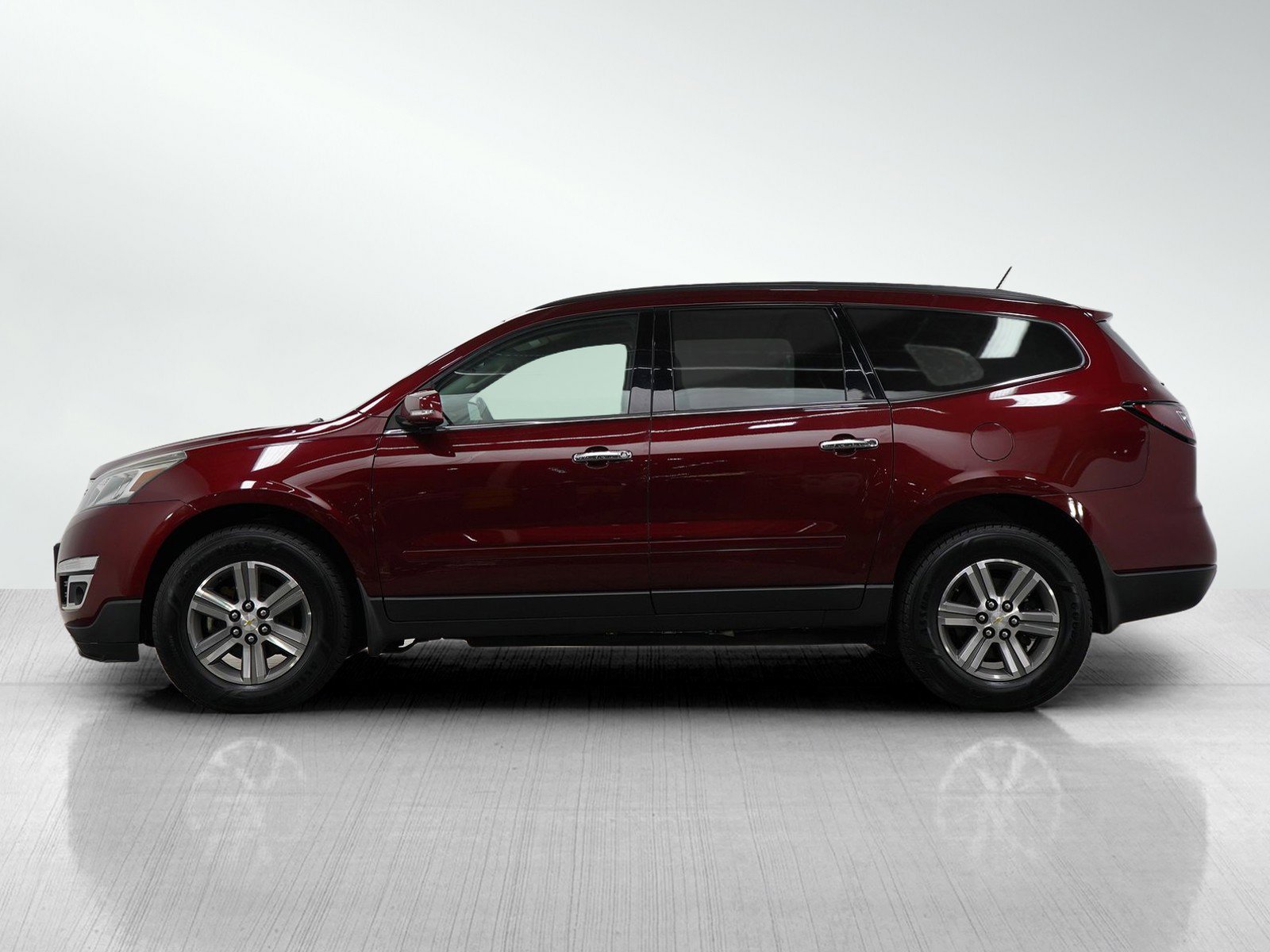 Used 2015 Chevrolet Traverse 1LT with VIN 1GNKRGKD7FJ339002 for sale in White Bear Lake, Minnesota