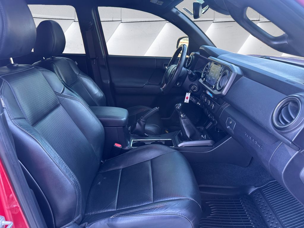 2021 Toyota Tacoma TRD Off-Road photo 13