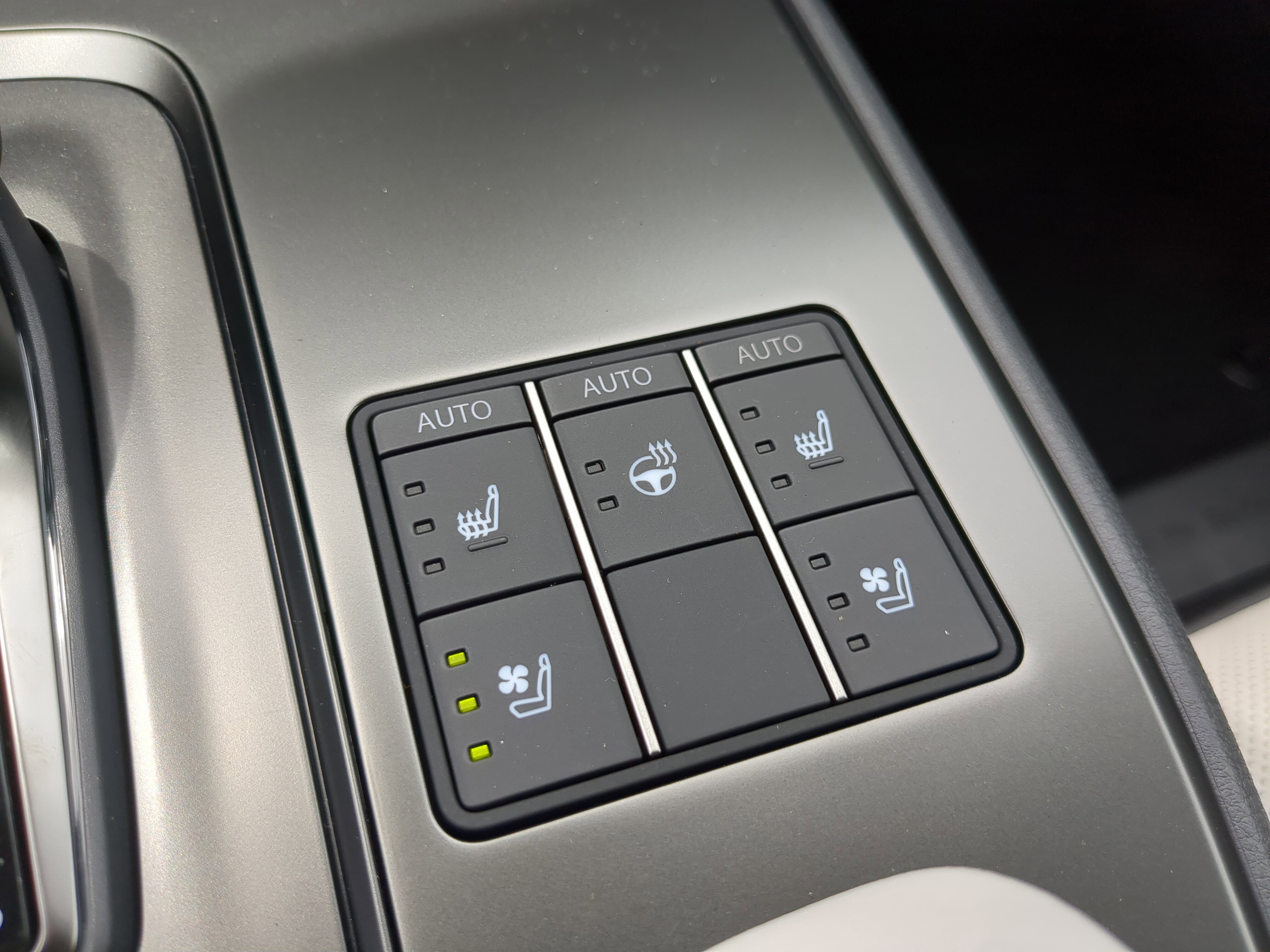 2025 Lexus UX Premium photo 19