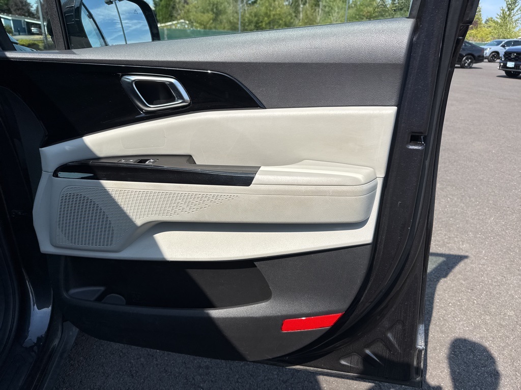 2024 Kia Carnival SX photo 25