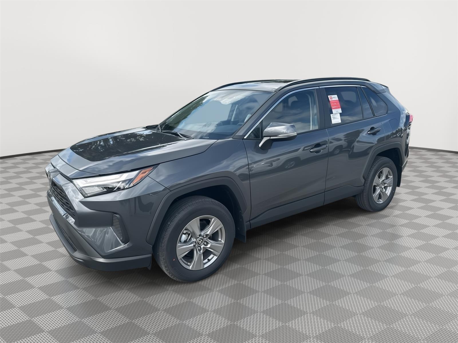 2025 Toyota RAV4 XLE's photo