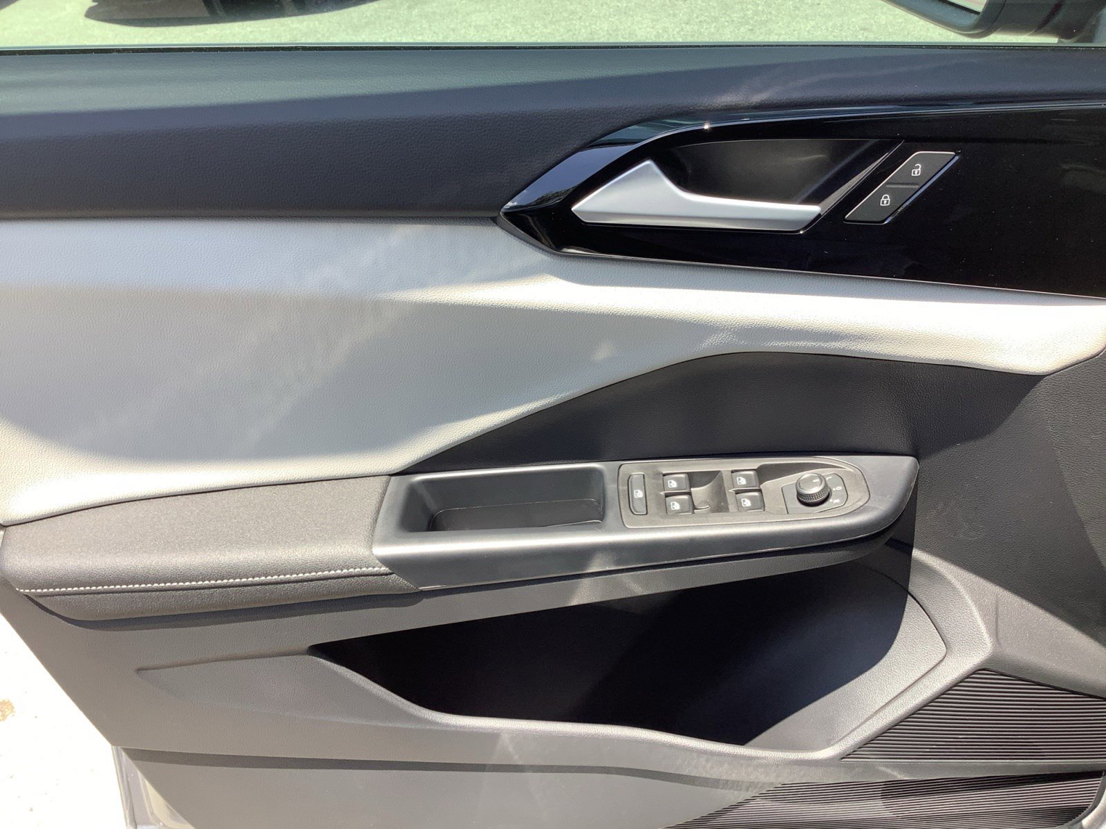 2025 Volkswagen Taos S photo 23