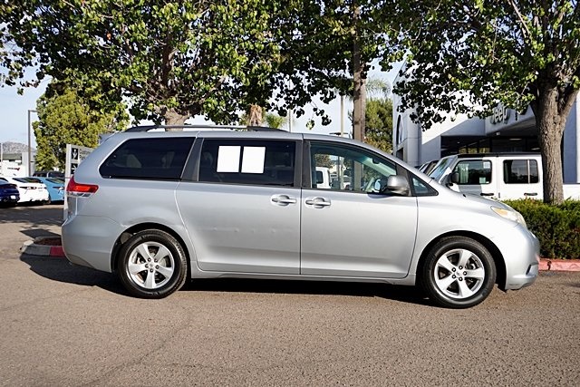 Used 2014 Silver Toyota LE image 6